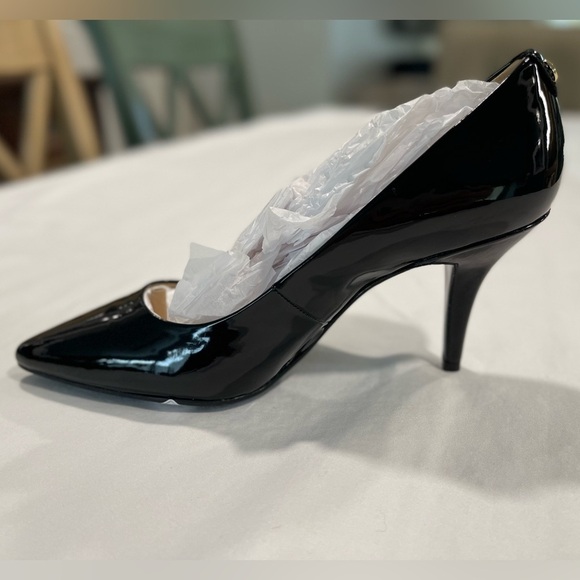 Michael Kors | NWT | Alina Flex Black Patent Leather Mid Heel | Size 7 - Picture 11 of 11